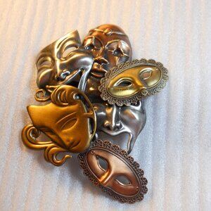 K & T - Theatrical Mask Pin  330